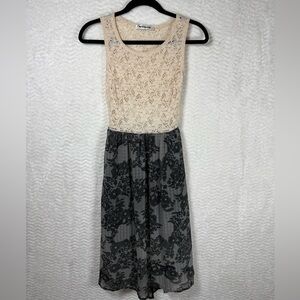 Mystic Cream Lace Bodice Maxi with Black Floral Skirt. Trendy and so Cute!! 🥰
